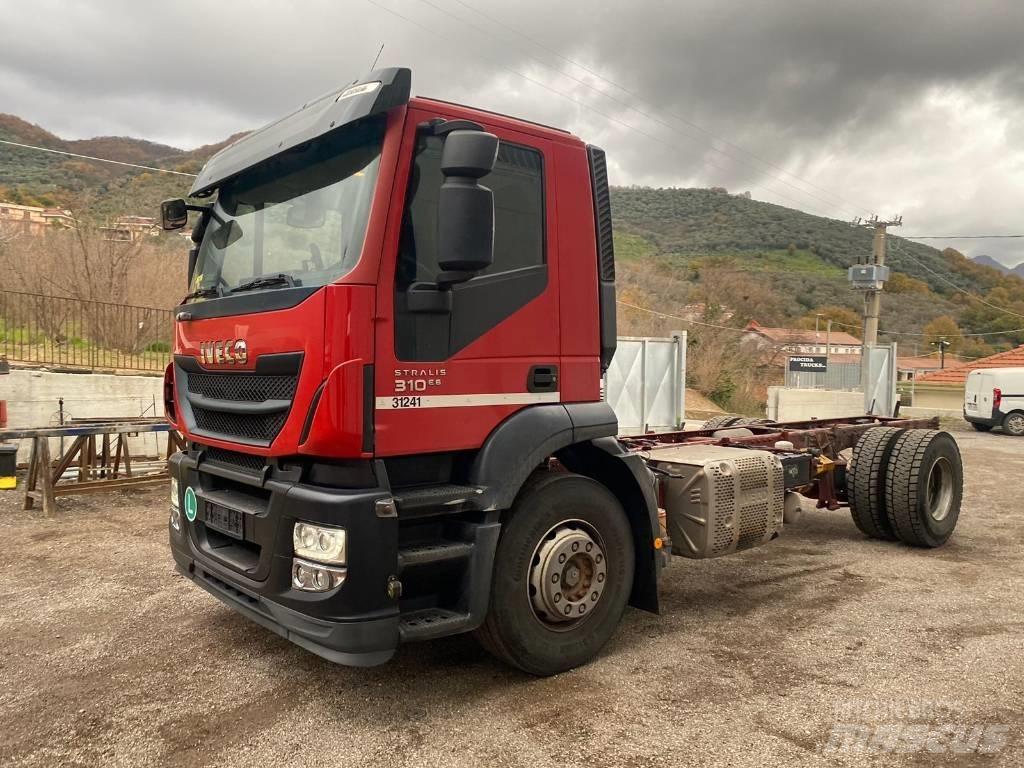 Iveco STRALIS 190S31 Autotransportere / Knæklad