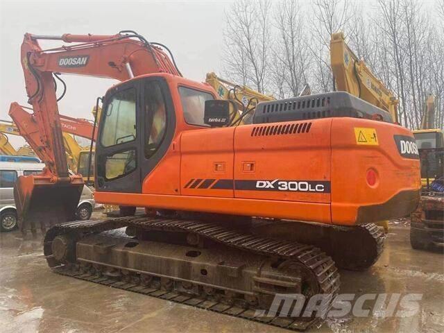 Doosan DX300 Gravemaskiner på larvebånd