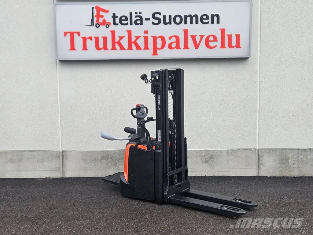 Toyota SPE120 L Selvkørende stablere