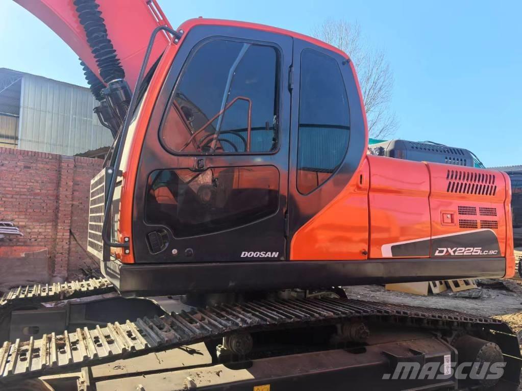 Doosan DX 225 LC Gravemaskiner på larvebånd