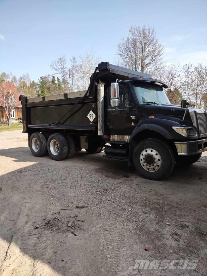 International 7500 Lastbiler med tip