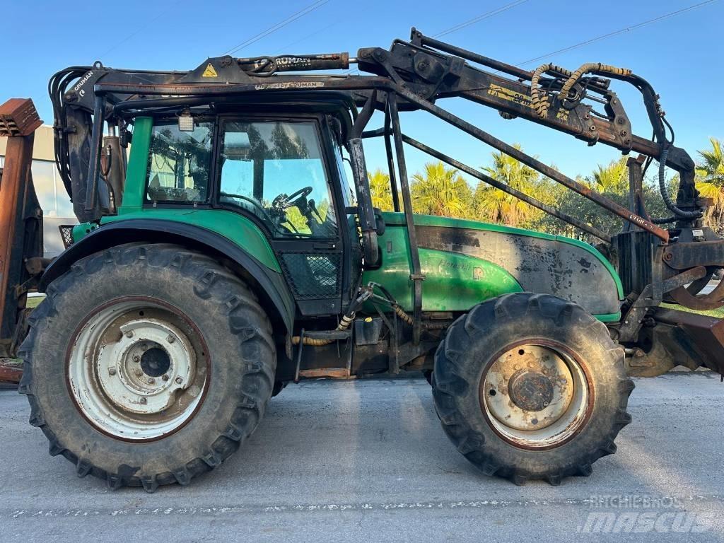 Valtra T130 Skovbrugstraktorer