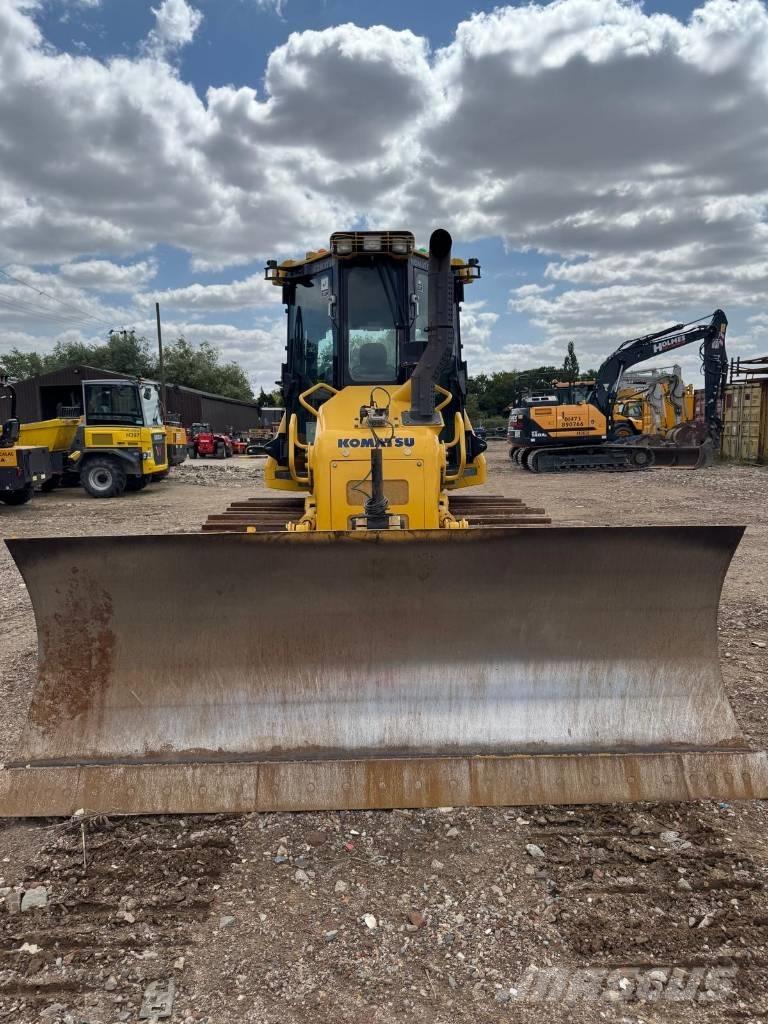 Komatsu D51PX-24 Bulldozer på larvebånd