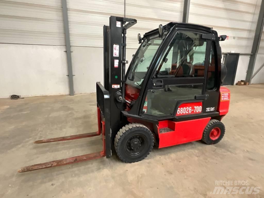 Nissan U1 D2 A 25 LQ LPG gaffeltrucks