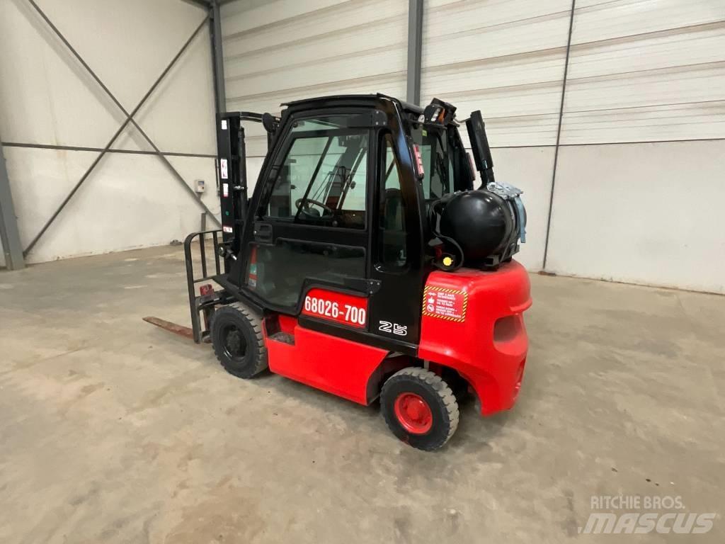 Nissan U1 D2 A 25 LQ LPG gaffeltrucks
