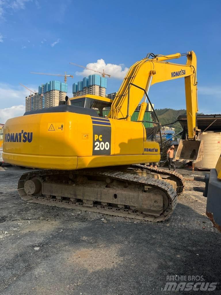 Komatsu PC 200-7 Gravemaskiner på larvebånd