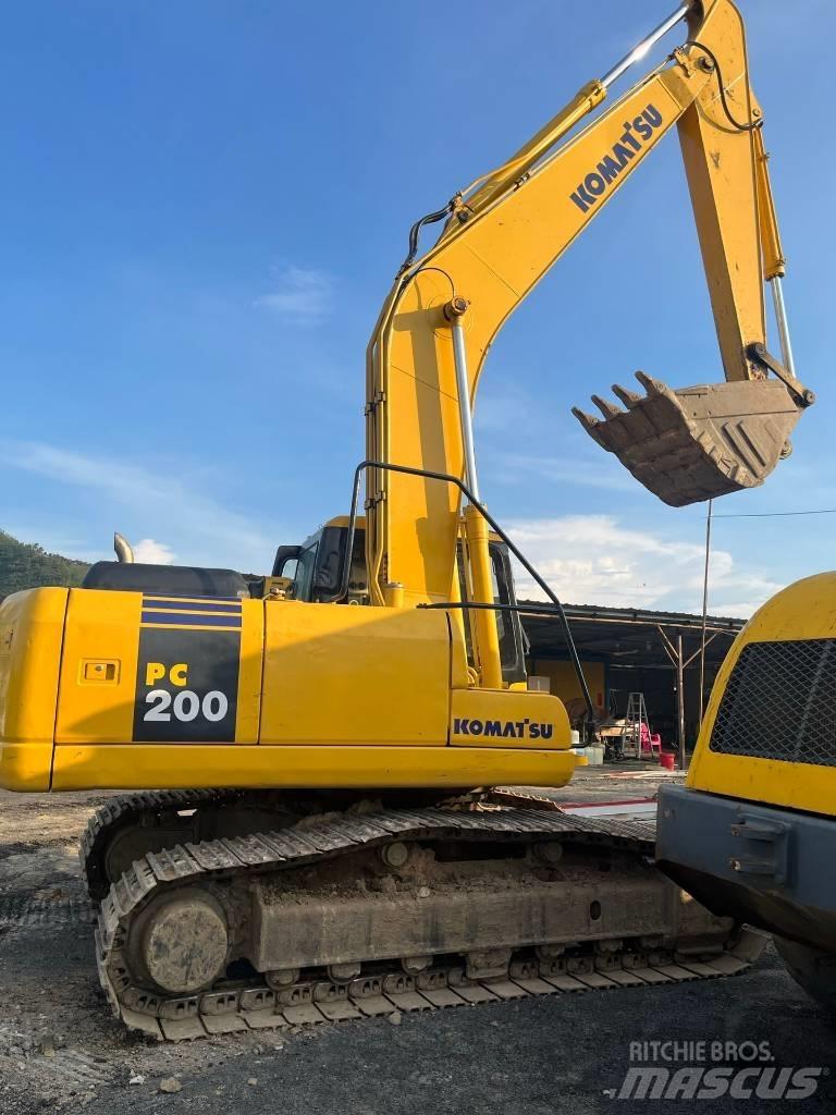 Komatsu PC 200-7 Gravemaskiner på larvebånd