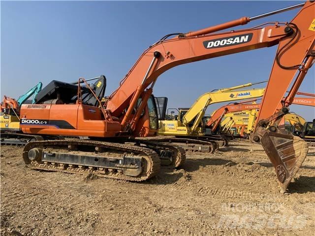 Doosan DH300 Gravemaskiner på larvebånd
