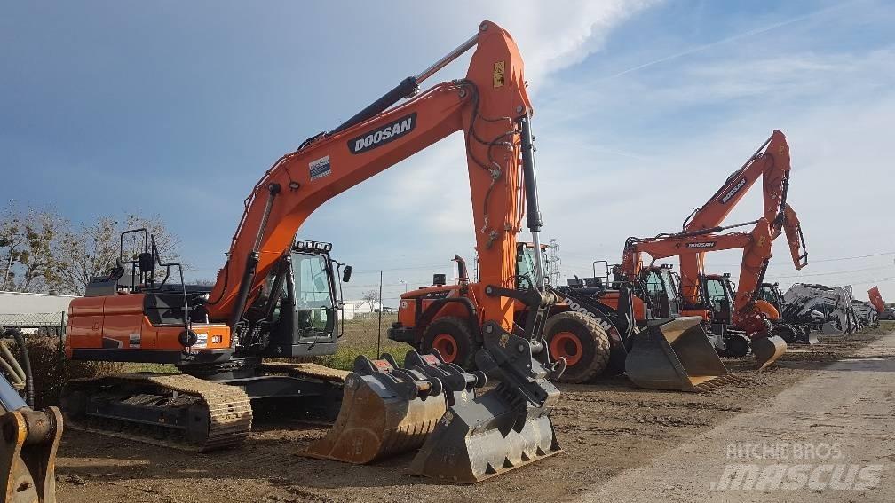 Doosan DX 225 Gravemaskiner på larvebånd