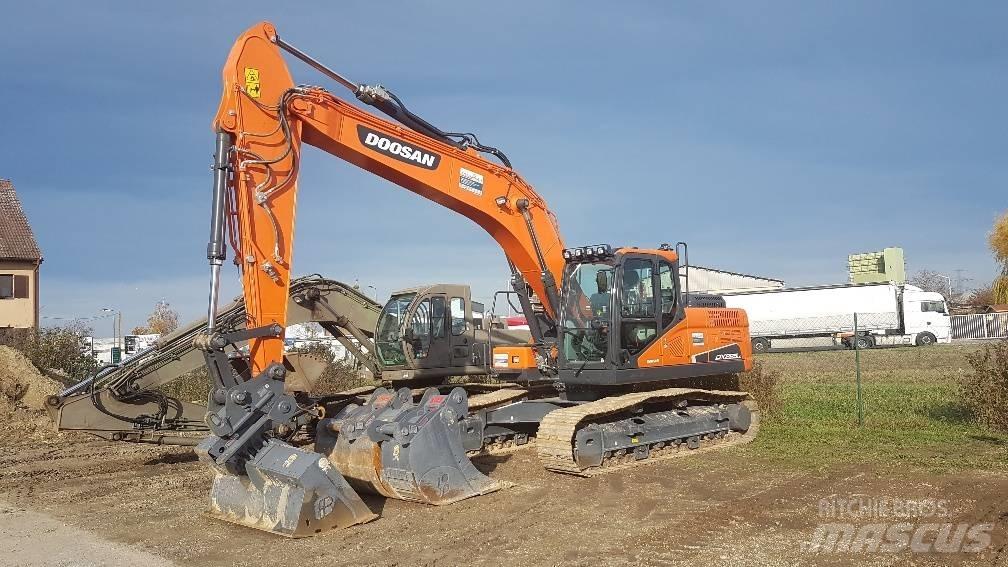 Doosan DX 225 Gravemaskiner på larvebånd