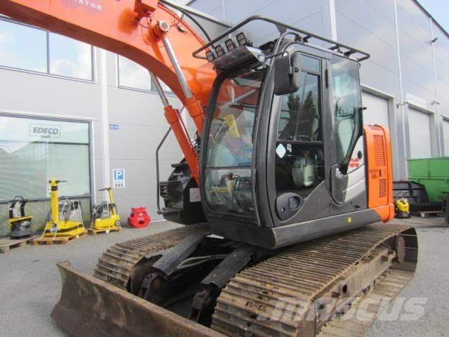 Hitachi ZX 135 Gravemaskiner på larvebånd