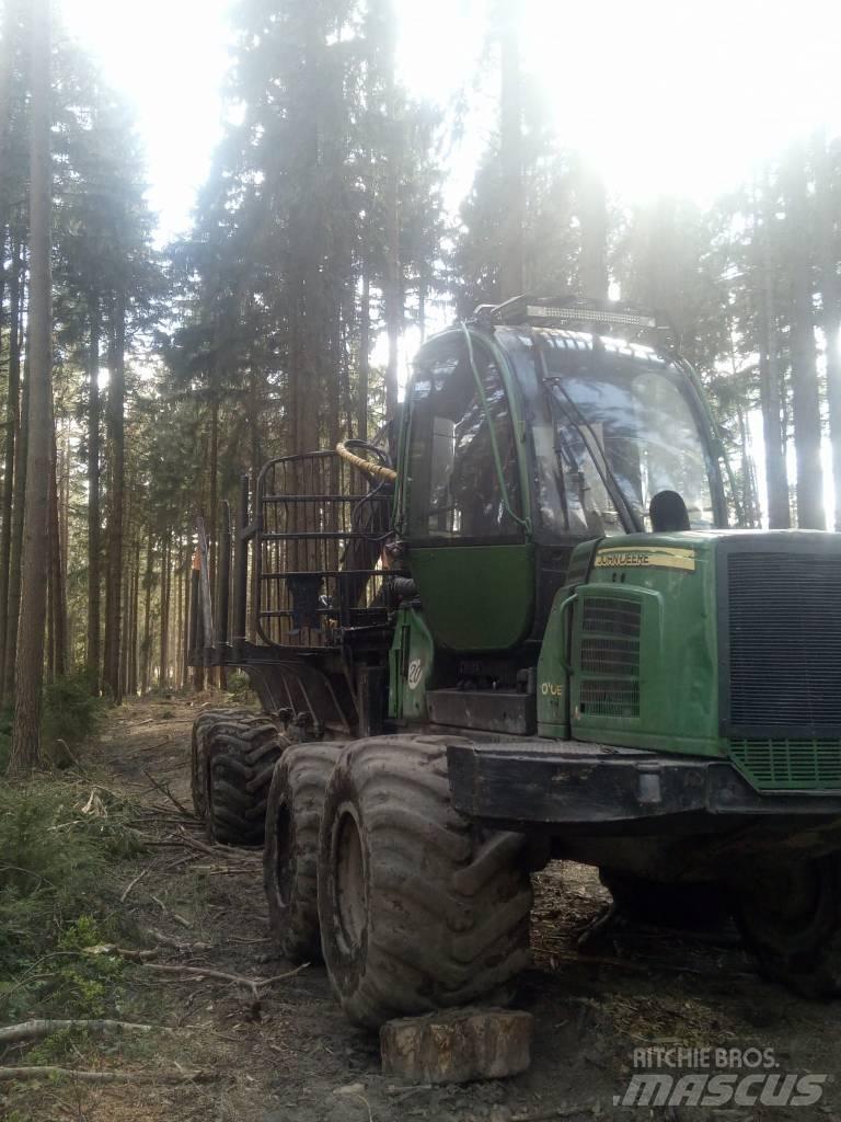 John Deere 1010 E Udkørselsmaskiner