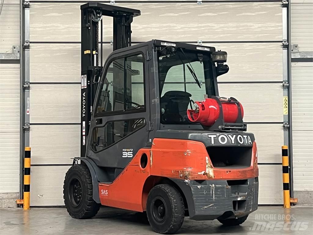 Toyota 8FGJF35 LPG gaffeltrucks