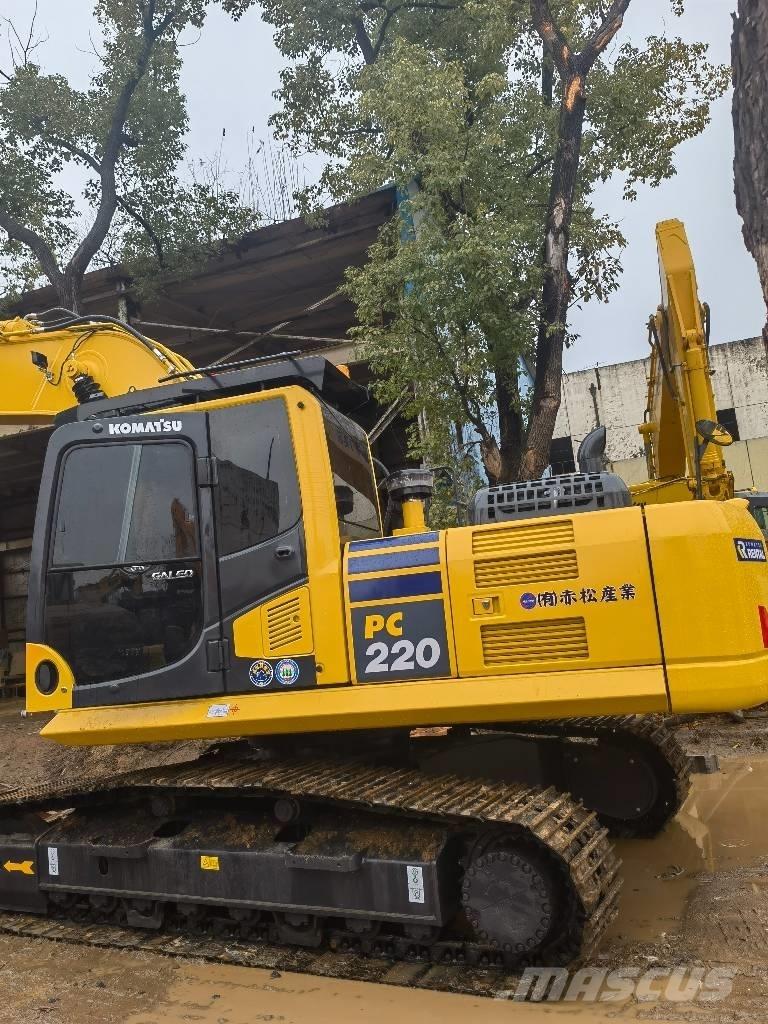 Komatsu PC 220-8 Gravemaskiner på larvebånd