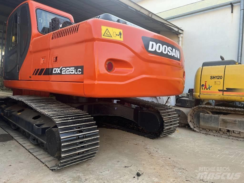 Doosan DX225LC Gravemaskiner på larvebånd