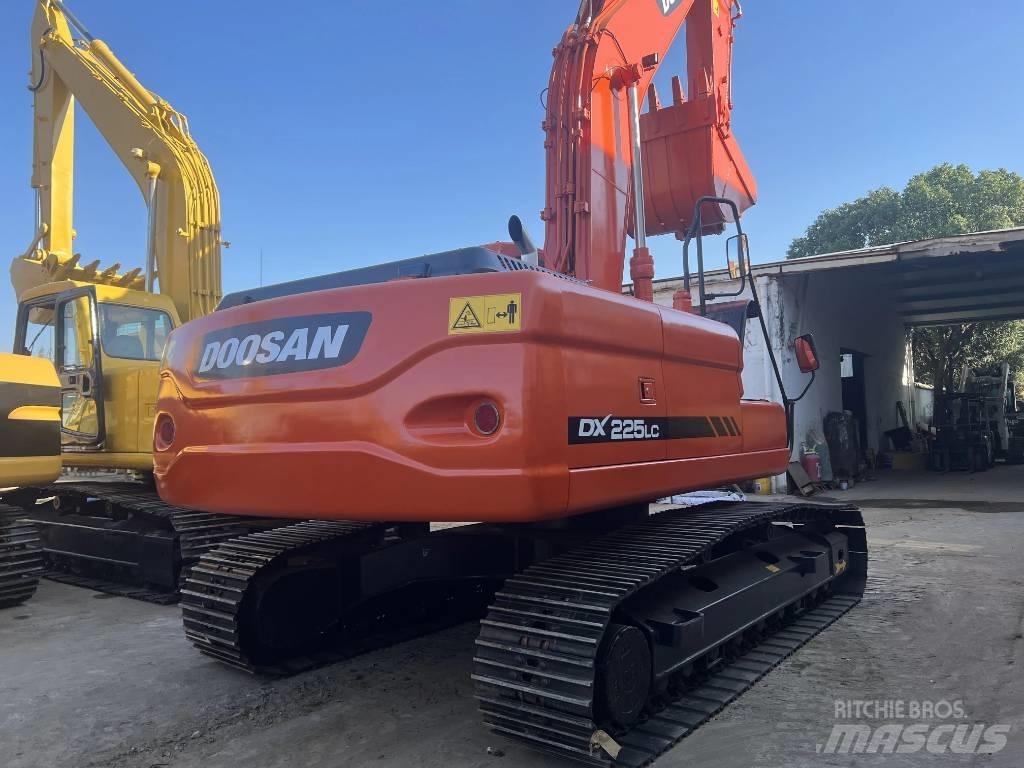 Doosan DX225LC Gravemaskiner på larvebånd