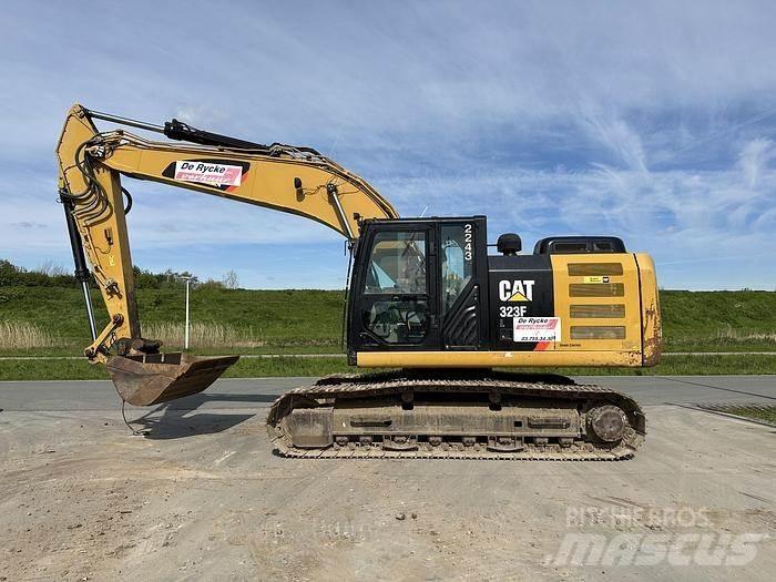 CAT 323FL Gravemaskiner på larvebånd