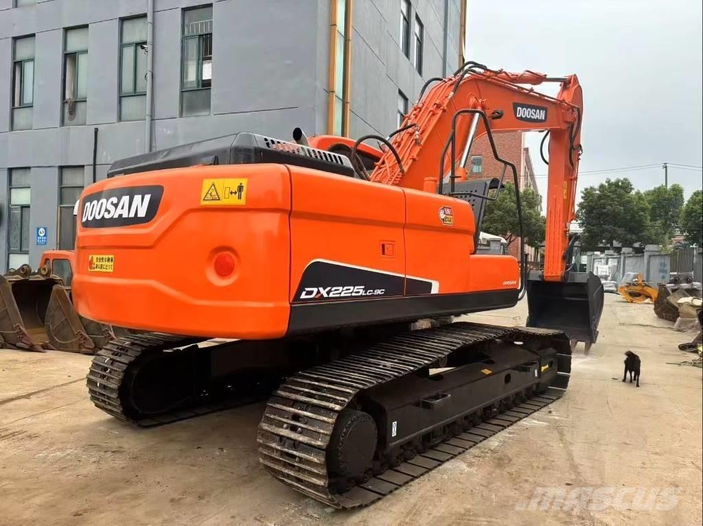 Doosan DX 225 LC Gravemaskiner på larvebånd
