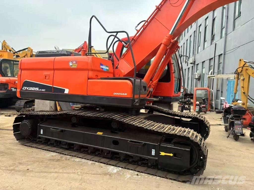 Doosan DX 225 LC Gravemaskiner på larvebånd