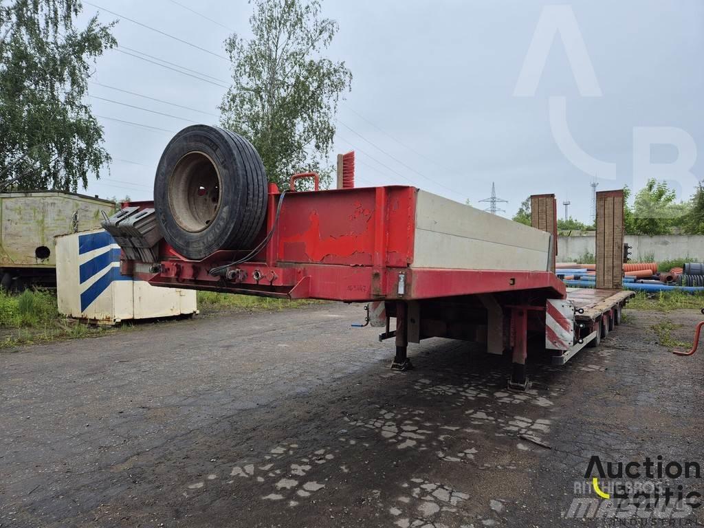 HRD STL M4N Semi-trailer med Gardinsider