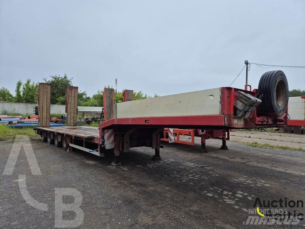 HRD STL M4N Semi-trailer med Gardinsider