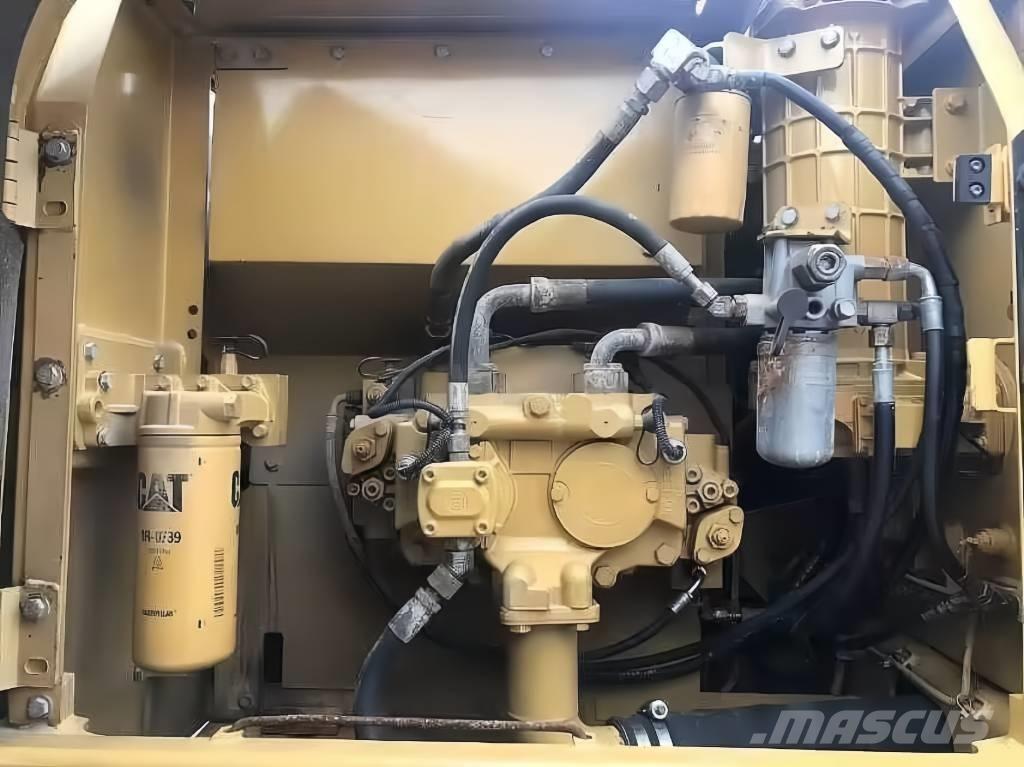 CAT 323 D Gravemaskiner på larvebånd