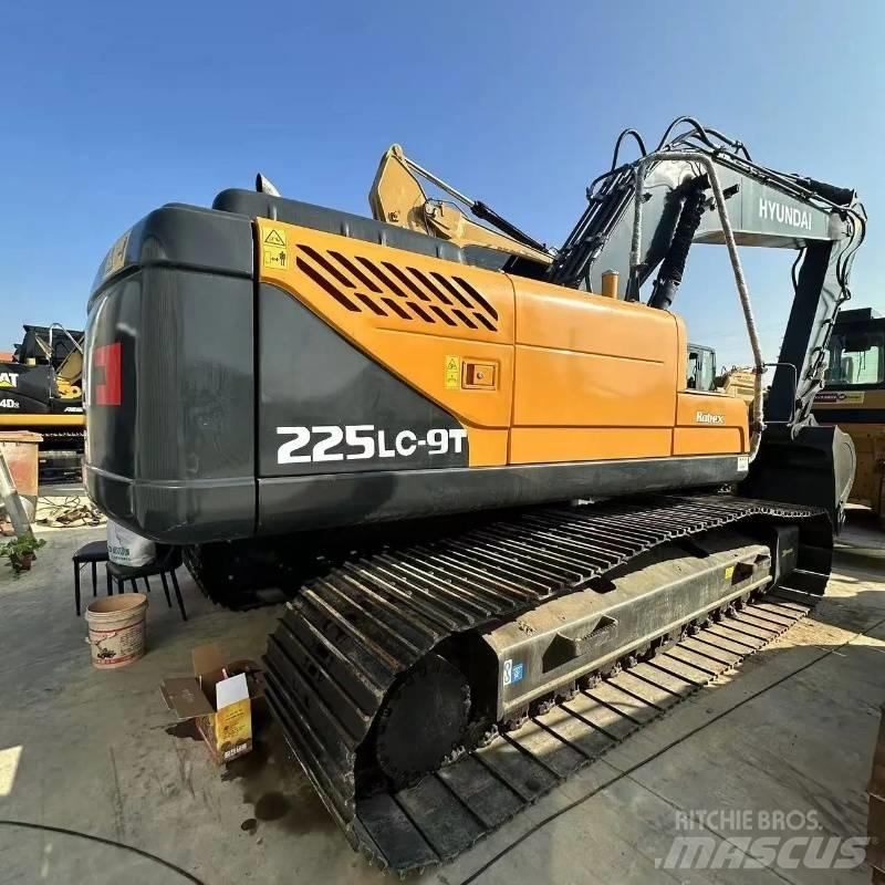 Hyundai R225 Gravemaskiner på larvebånd