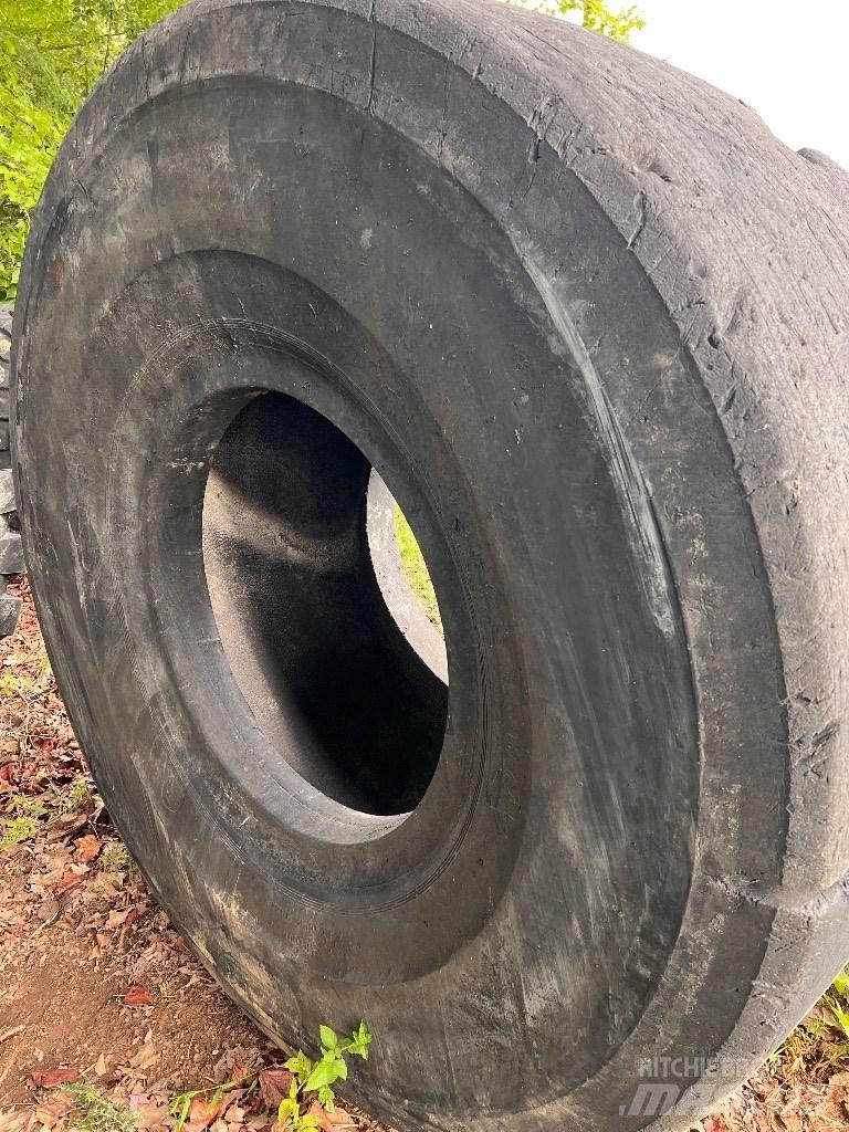  65/35X33 Firestone Dæk, hjul og fælge