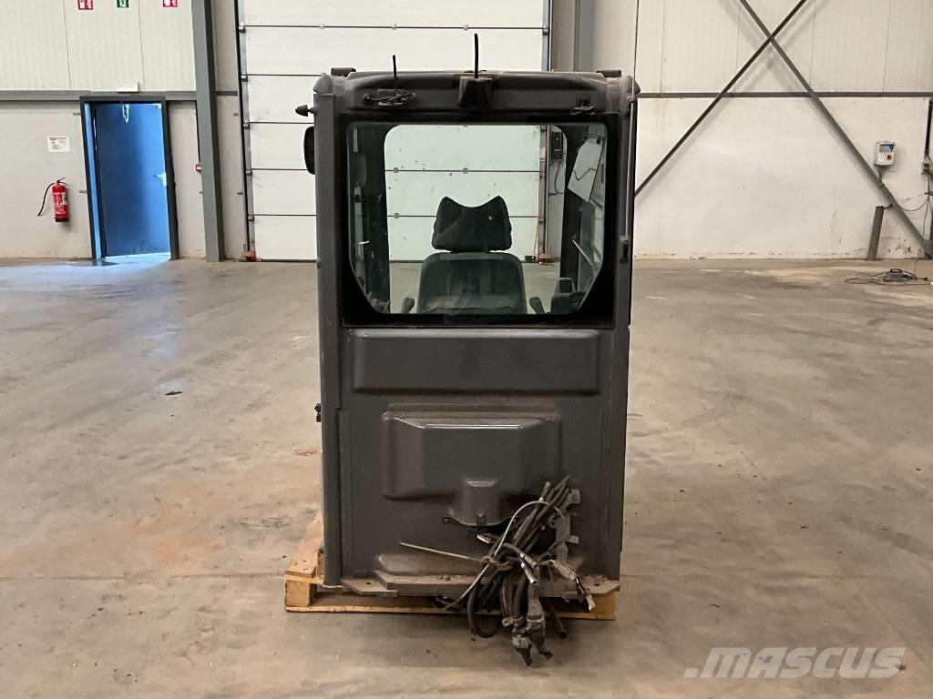 Hitachi ZX 210-3 Kabiner og interiør