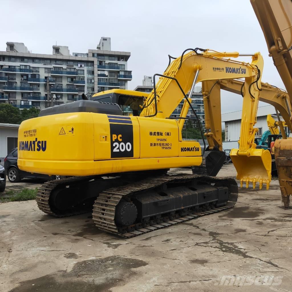Komatsu PC200-7 Gravemaskiner på larvebånd