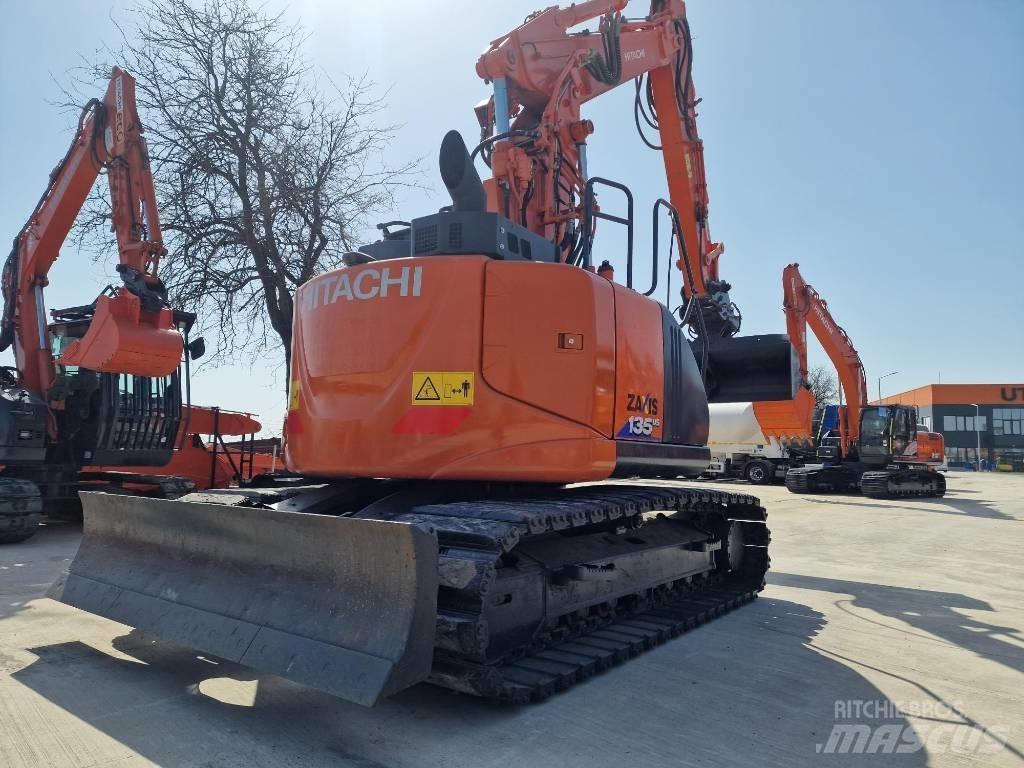 Hitachi ZX135-6 Gravemaskiner på larvebånd