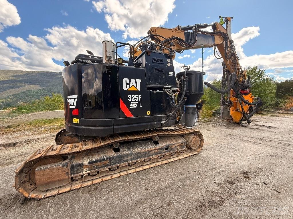 CAT 325 FL CR Special gravemaskiner