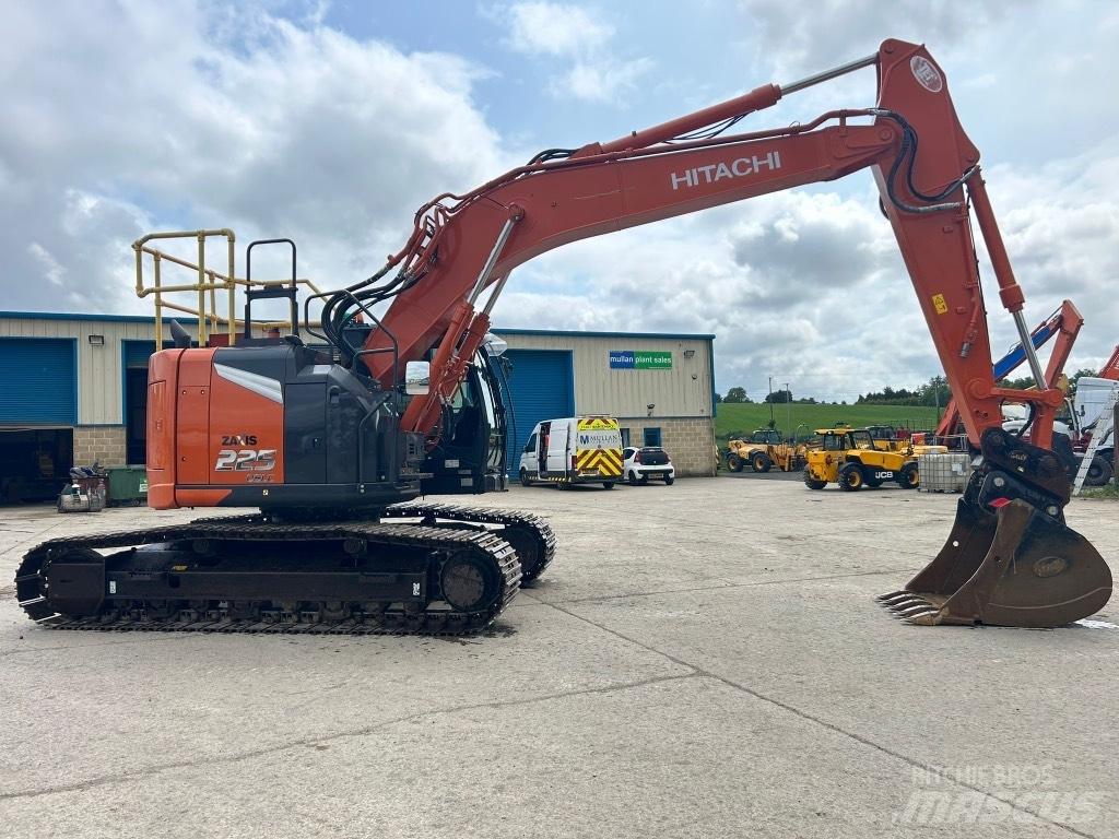 Hitachi ZX225 USLC-7 Gravemaskiner på larvebånd