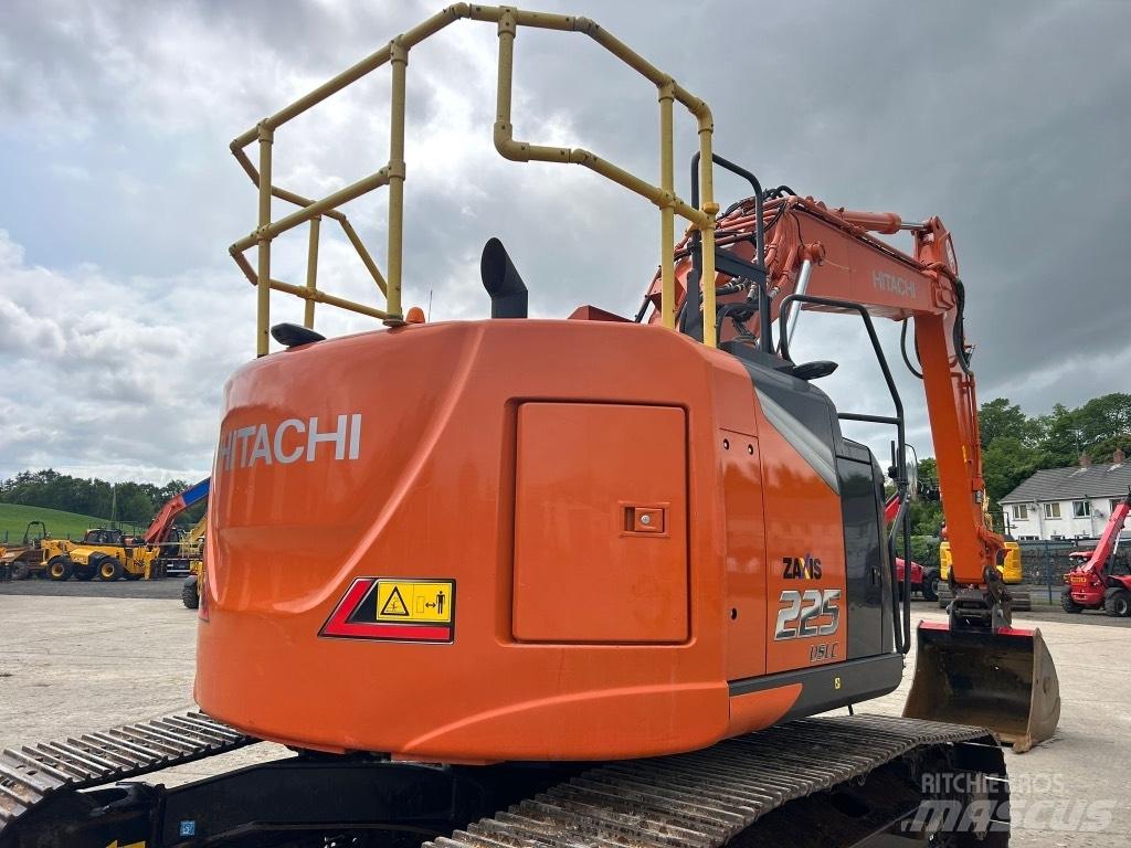 Hitachi ZX225 USLC-7 Gravemaskiner på larvebånd