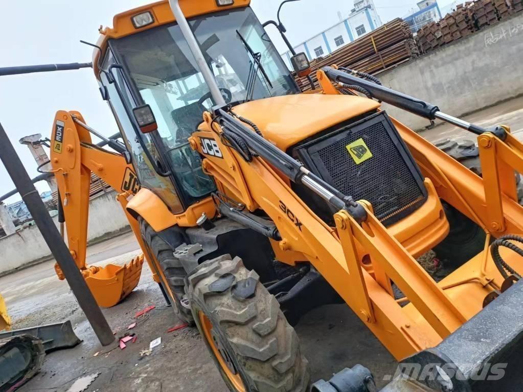 JCB 3 CX Gravemaskiner på hjul