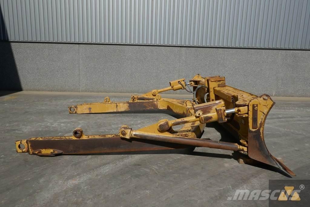 CAT D8T Blade Klinger