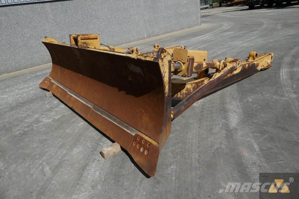 CAT D8T Blade Klinger