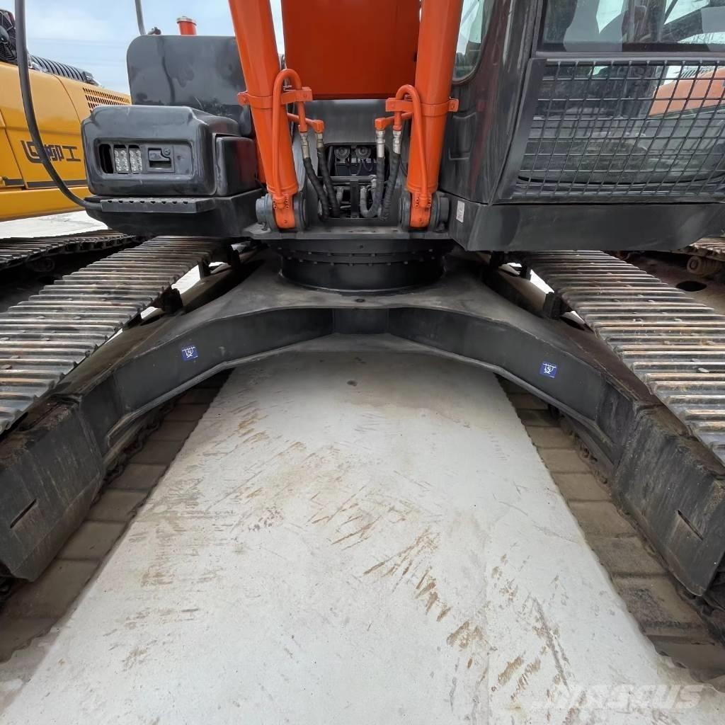 Hitachi ZX 240 Gravemaskiner på larvebånd