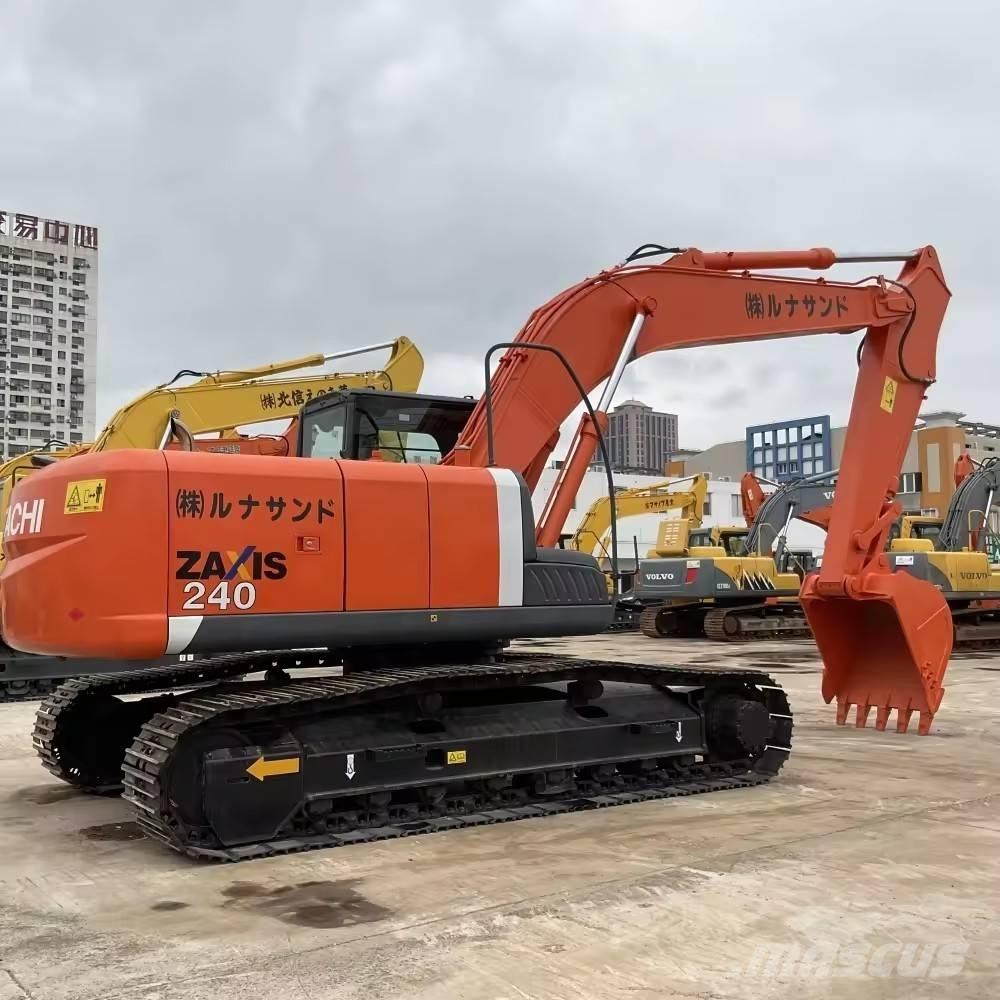 Hitachi ZX 240 Gravemaskiner på larvebånd