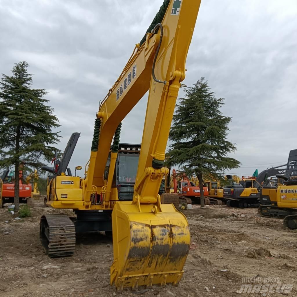 Komatsu PC 220-8 Gravemaskiner på larvebånd