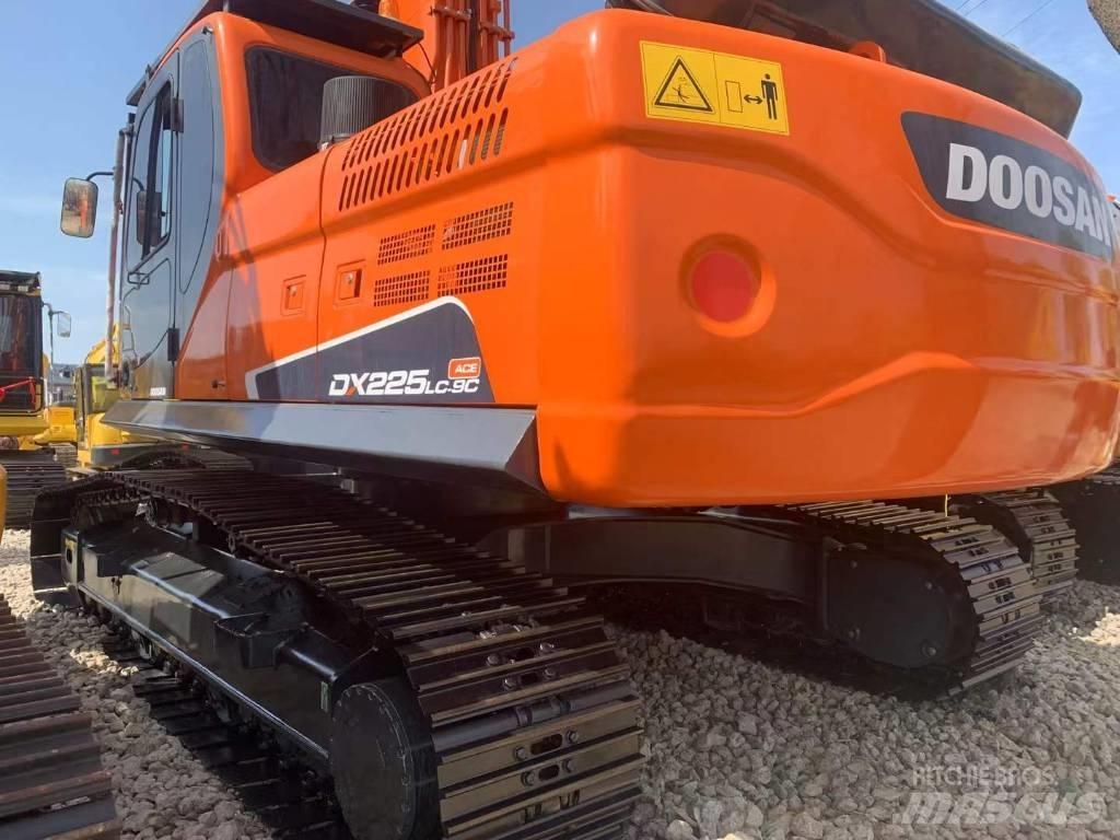 Doosan DX 225 Gravemaskiner på larvebånd