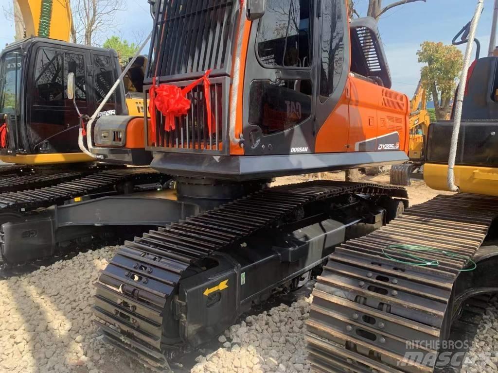 Doosan DX 225 Gravemaskiner på larvebånd