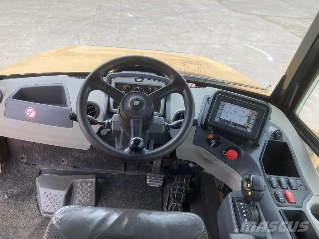 CAT 745 Terrængående lastbiler