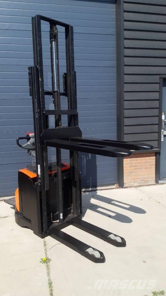 BT SWE 120 Selvkørende stablere