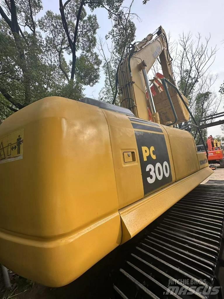 Komatsu PC 300 Gravemaskiner på larvebånd