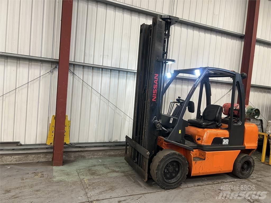 Nissan UGDO2A30PQ LPG gaffeltrucks