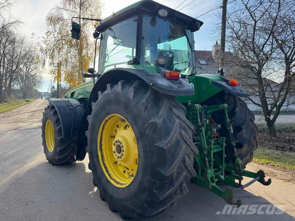 John Deere 8330 Traktorer