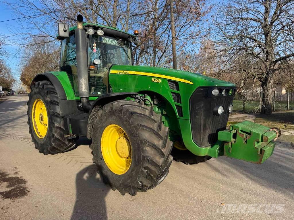 John Deere 8330 Traktorer