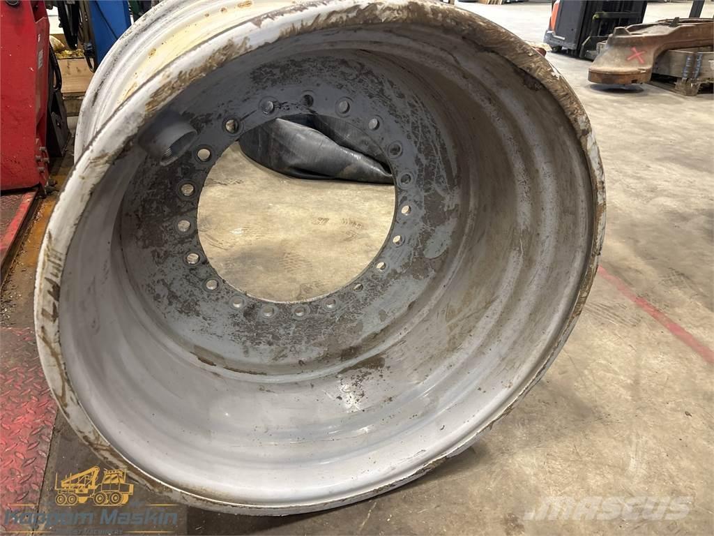 Komatsu 951 23x34 Dæk, hjul og fælge