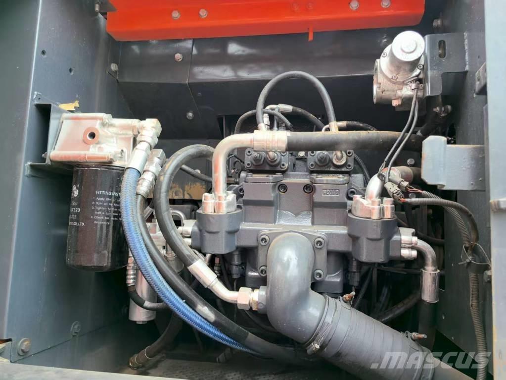 Hitachi ZX 240 HG Gravemaskiner på larvebånd